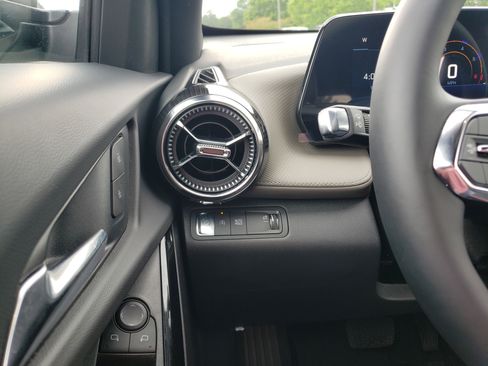 Used 2026 Chevrolet Equinox LT w/ Convenience Package II FWD image 16