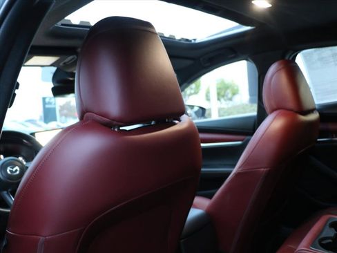 Certified 2025 MAZDA MAZDA3 2.5 S Hatchback w/ Premium Pkg image 11