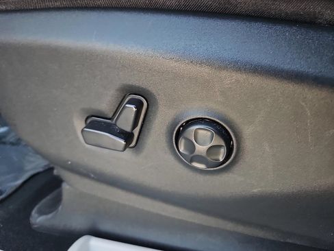 Certified 2024 Chrysler Pacifica Touring-L FWD image 12