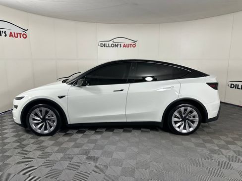 Used 2026 Tesla Model Y AWD image 5