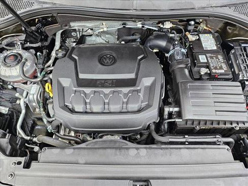 Used 2020 Volkswagen Tiguan SE image 21