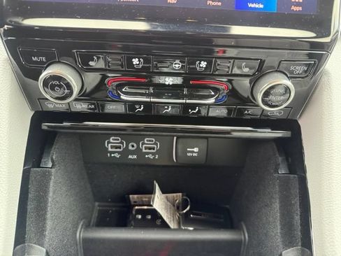 Used 2022 Jeep Grand Cherokee Summit w/ MOPAR Finishing Package AWD/4WD image 33