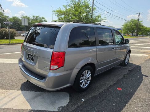 Used 2016 Dodge Grand Caravan SXT FWD image 4