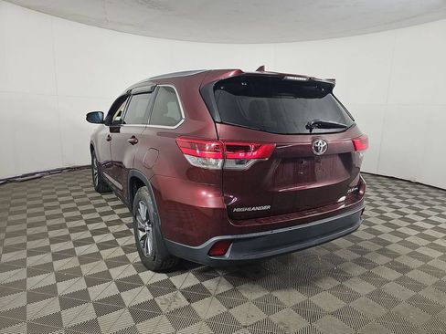 Used 2019 Toyota Highlander XLE AWD/4WD image 3