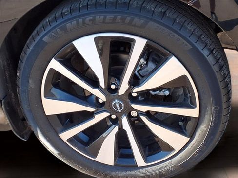 Used 2024 Nissan Sentra SV w/ SV Premium Package image 34