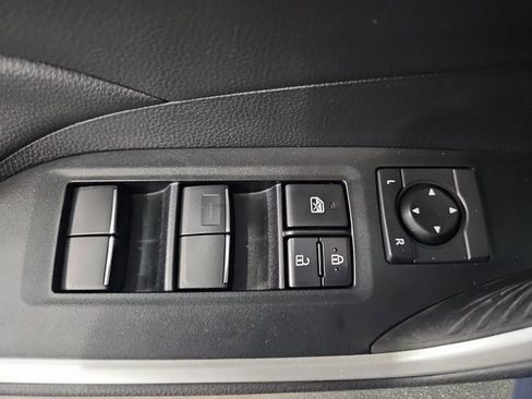 Used 2021 Toyota RAV4 XLE Premium image 27