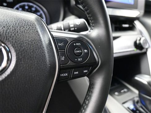 Used 2024 Toyota Venza LE image 7