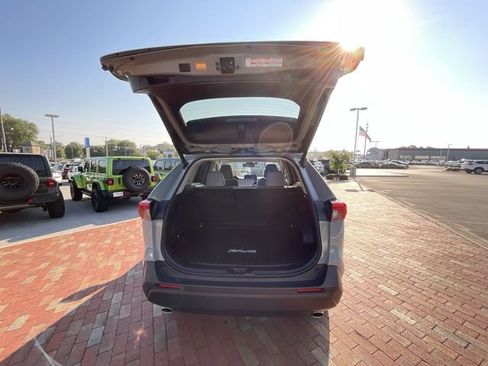 Used 2022 Toyota RAV4 XLE Premium FWD image 32