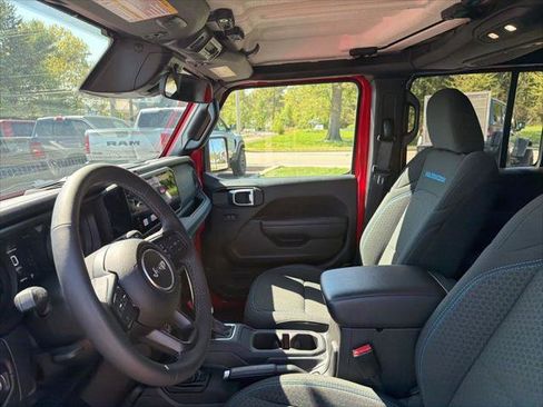 Certified 2025 Jeep Wrangler Unlimited Rubicon 4xe w/ Convenience Group AWD/4WD image 7