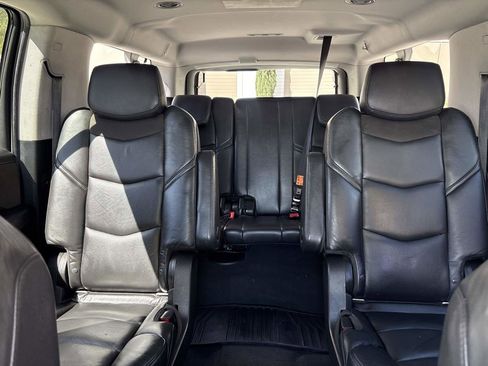 Used 2019 Cadillac Escalade ESV Luxury AWD/4WD image 36