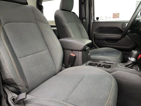 Used 2025 Jeep Wrangler Sport image 32