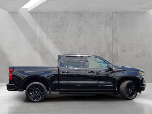 Used 2025 Chevrolet Silverado 1500 High Country w/ Midnight Edition AWD/4WD image 4
