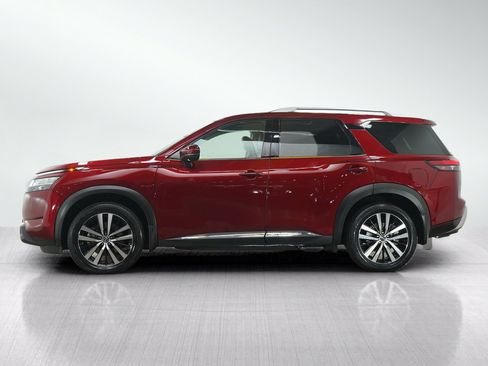 Used 2024 Nissan Pathfinder Platinum AWD/4WD image 2