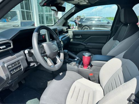 Used 2024 Toyota Tacoma TRD Off-Road AWD/4WD image 4