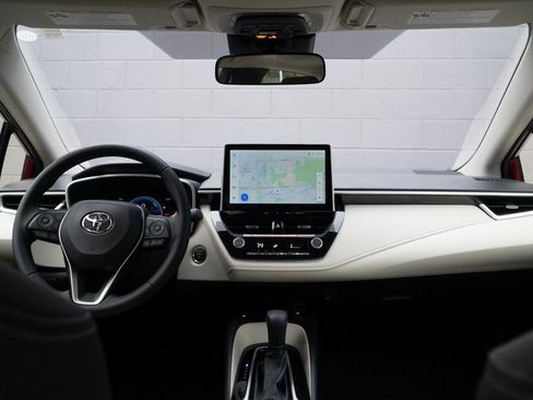 Used 2025 Toyota Corolla XLE image 21