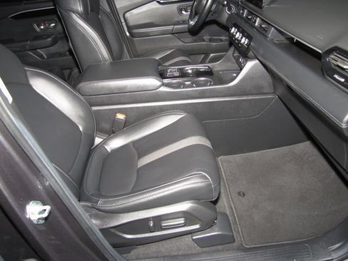 Used 2025 Honda Pilot EX-L image 19
