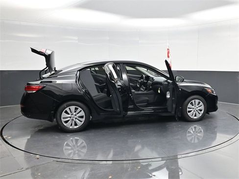 Used 2025 Nissan Sentra S image 58