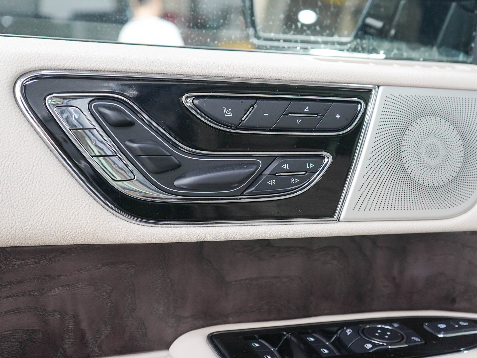 Used 2021 Lincoln Navigator Reserve w/ Luxury Package AWD/4WD image 21