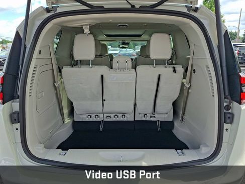 Used 2021 Chrysler Pacifica Limited w/ Uconnect Theater Family Group FWD image 34