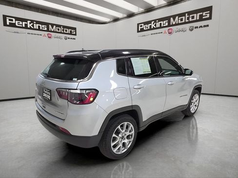 Certified 2025 Jeep Compass Limited AWD/4WD image 5