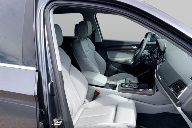 Used 2023 Audi Q5 e Premium w/ Convenience Package AWD/4WD image 7