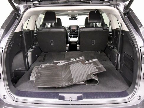 Used 2022 Toyota Highlander XLE image 7