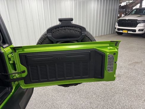 Used 2025 Jeep Wrangler Sport S image 12