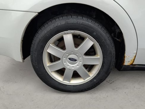 Used 2005 Ford Five Hundred SE image 10