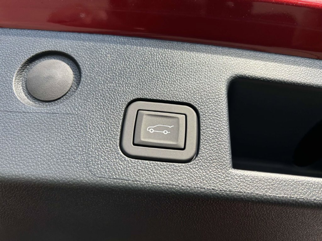 New 2027 GMC Terrain Elevation w/ Elevation Premium Package FWD image 12