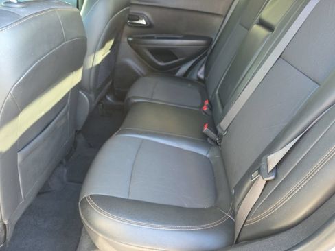 Used 2019 Chevrolet Trax LT w/ LT Convenience Package FWD image 18