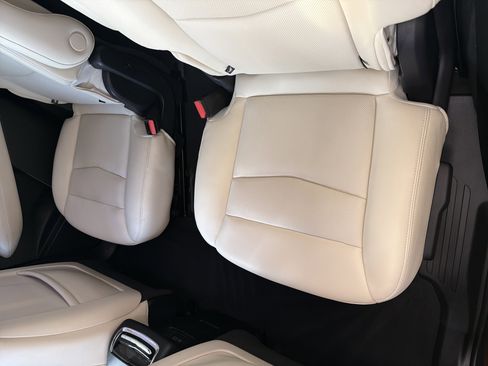 Used 2022 Cadillac XT6 Sport w/ LPO, ONYX Package image 23