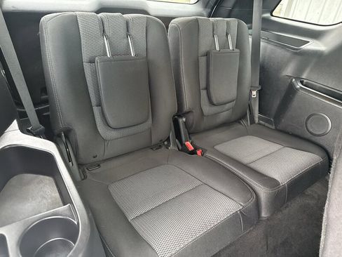 Used 2017 Ford Explorer XLT w/ Equipment Group 201A AWD/4WD image 21