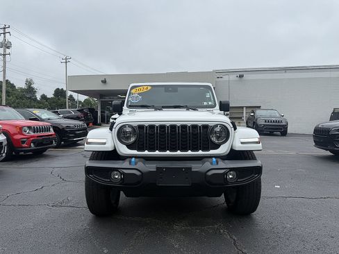 Certified 2024 Jeep Wrangler Unlimited w/ Convenience Group AWD/4WD image 2