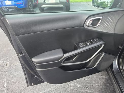 Used 2025 Kia Soul LX w/ LX Technology Package FWD image 22