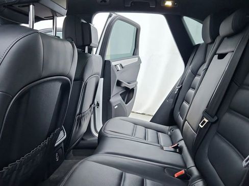 Used 2020 Porsche Macan Turbo image 37