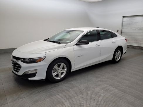 Used 2025 Chevrolet Malibu LS FWD image 2
