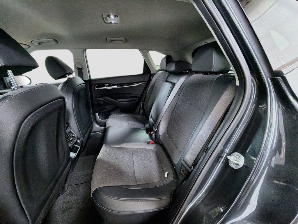 Used 2025 Kia Seltos S AWD/4WD image 25