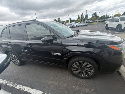 Used 2025 Subaru Forester Touring w/ Popular Package - Touring AWD/4WD image 2