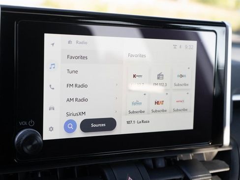 Used 2024 Toyota RAV4 SE image 3