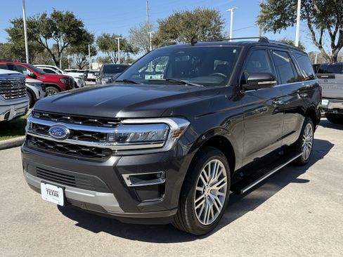 Used 2024 Ford Expedition Limited image 9
