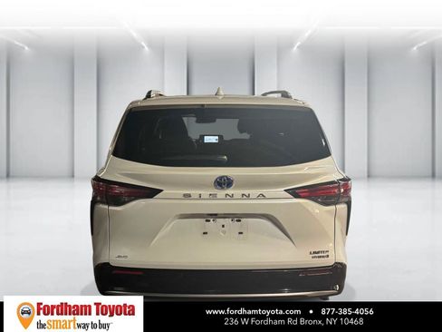 Used 2024 Toyota Sienna Limited AWD/4WD image 6