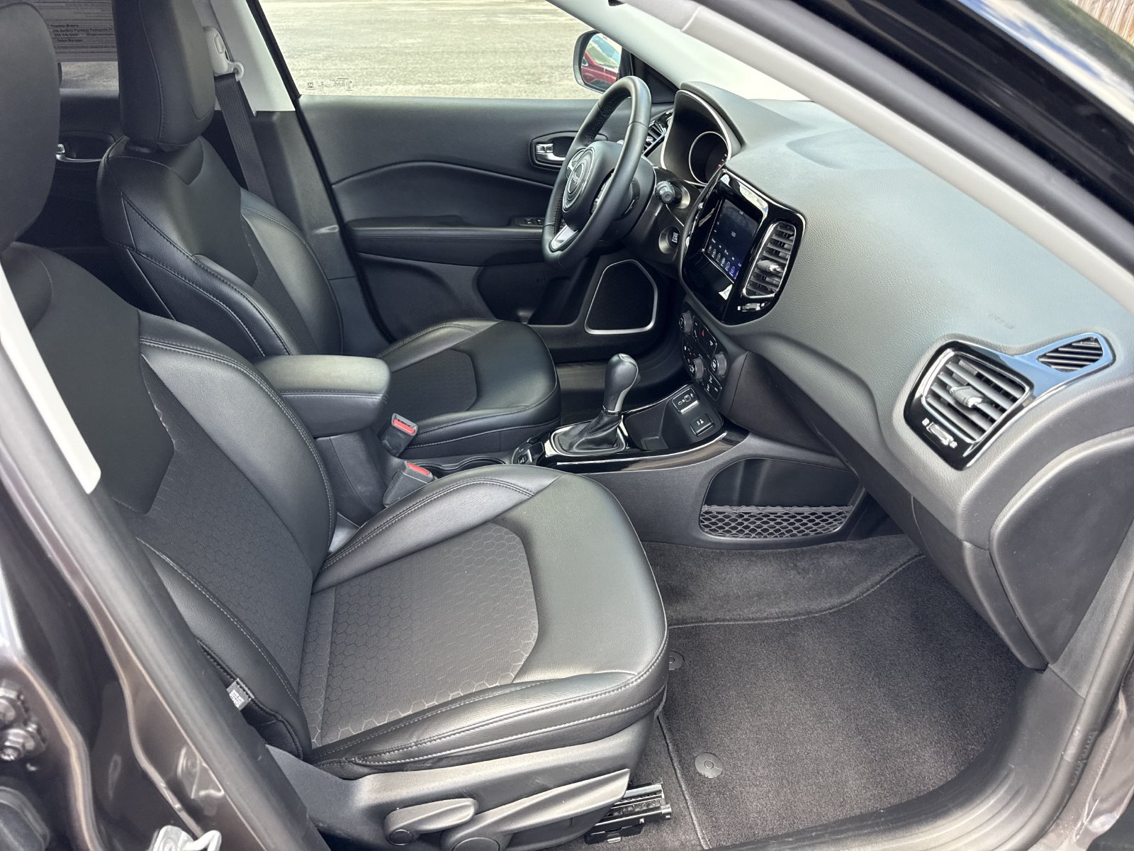 Used 2019 Jeep Compass Latitude FWD image 29