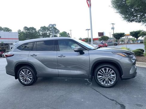 Certified 2026 Toyota Highlander Platinum AWD/4WD image 9