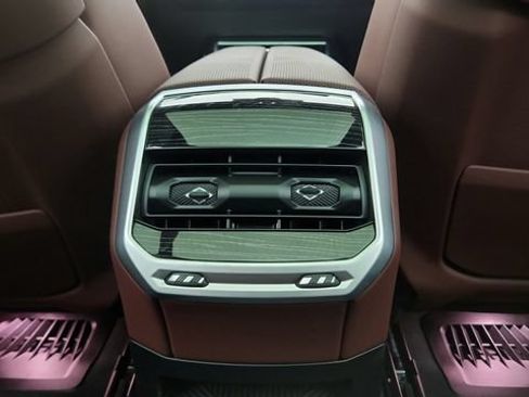 Used 2026 BMW 740i w/ Premium Package RWD image 71