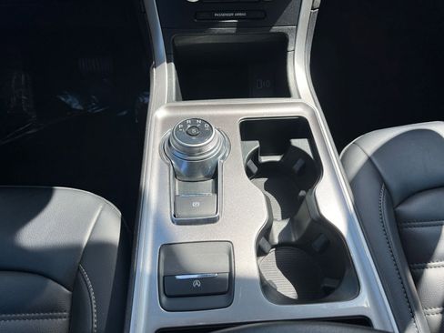 Used 2024 Ford Edge SEL image 35