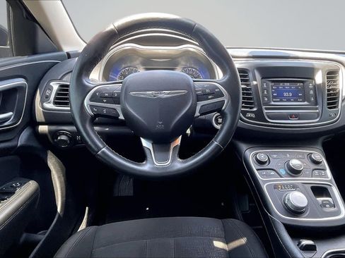 Used 2016 Chrysler 200 Limited w/ Convenience Group FWD image 5