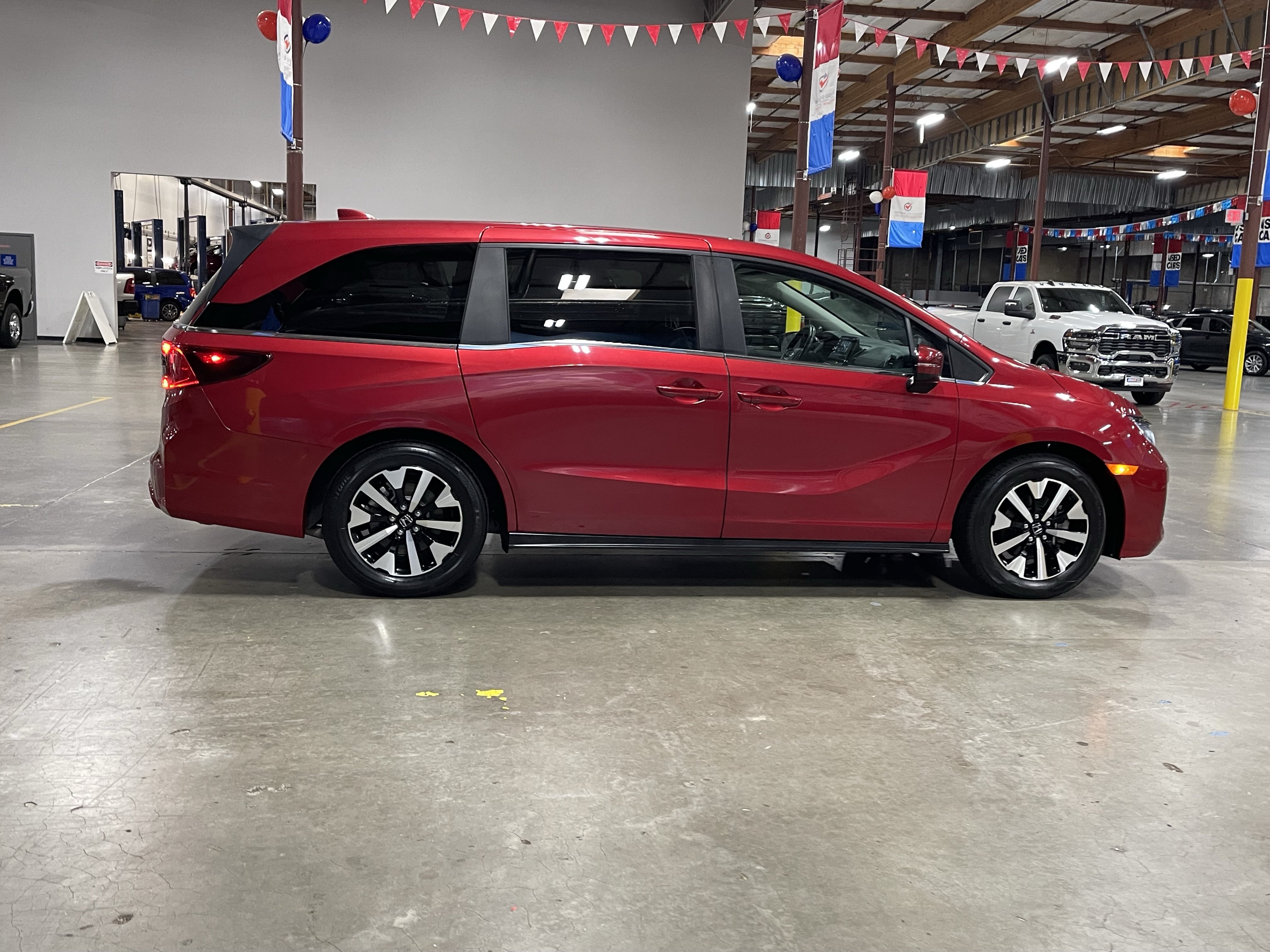Used 2025 Honda Odyssey EX-L image 6