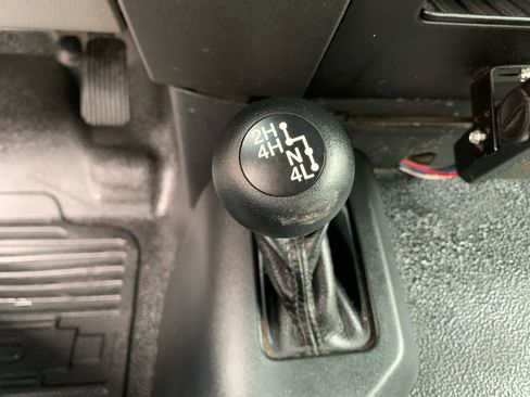 Used 2017 Ford F550 4x4 Regular Cab Super Duty image 15