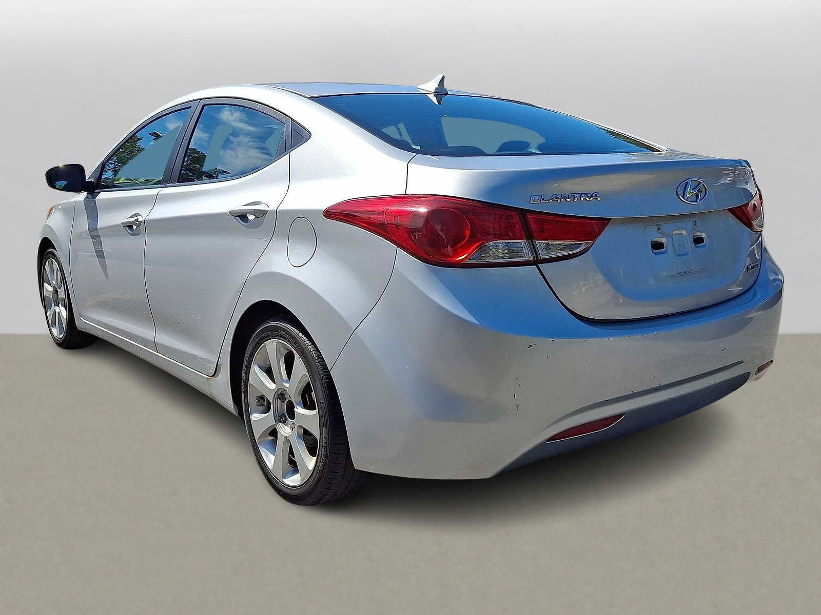 Used 2012 Hyundai Elantra Limited FWD image 28