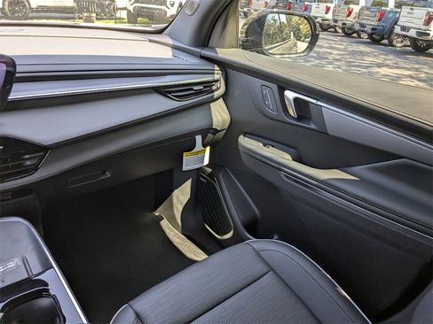 New 2026 Buick Enclave Sport Touring w/ Power Package image 18